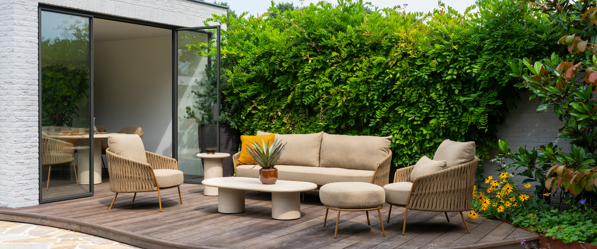 molina lounge set with hampton tables 01