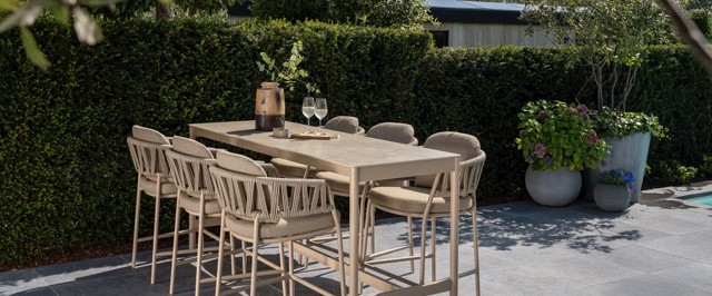 calma high dining set latte with soho table 01 normaal