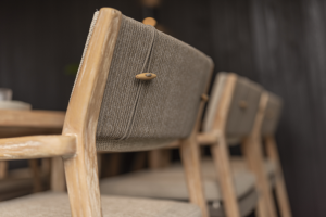 4 Seasons Outdoor Julia stapelbare tuinstoel brushed teak incl. 2 kussens