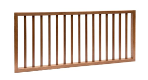 Hardhouten spijlenhek, 180 x 80 cm. Frame 4,5 x 7 cm, spijlen 2 x 3 cm.* INFORMEER NAAR DE LEVERTIJD