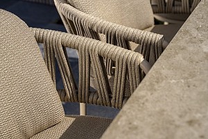 Taste by 4 Seasons Outdoor Calma dining set met Prado eettafel rond Ø 130cm Latte