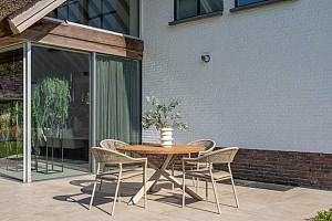 Taste by 4 Seasons Outdoor Sienna dining set met Prado teak eettafel rond dia 130cm Latte