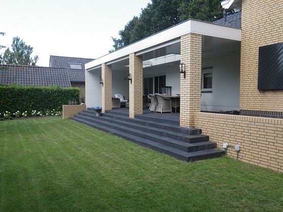 GeoColor Traptrede Solid Black 100x35x15 * UITLOPEND