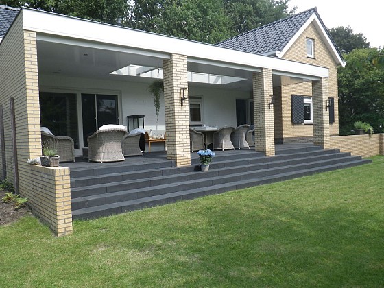 GeoColor Traptrede Solid Black 100x35x15 * UITLOPEND