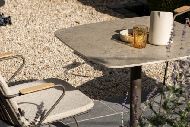 4 Seasons Outdoor Vermont tuintafel met keramisch tafelblad terre 75 x 75 cm.