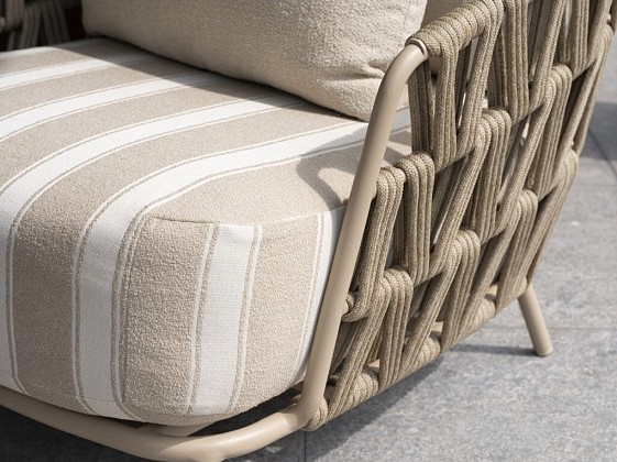 4 Seasons Outdoor Beverly loungeset latte met June loungetafels creme