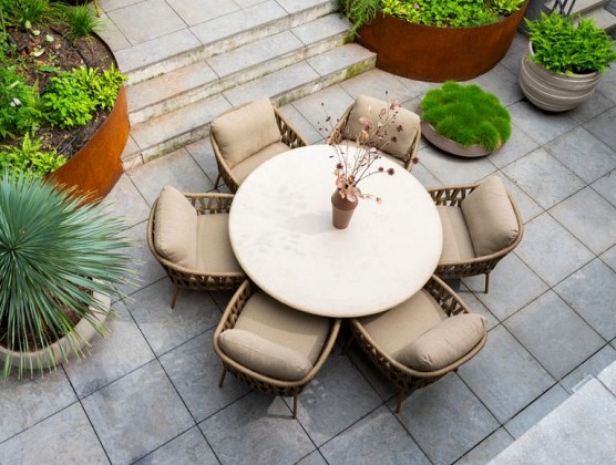 4 Seasons Outdoor Biarritz low dining set Amber met Hampton low dining tafel verwacht eind augustus