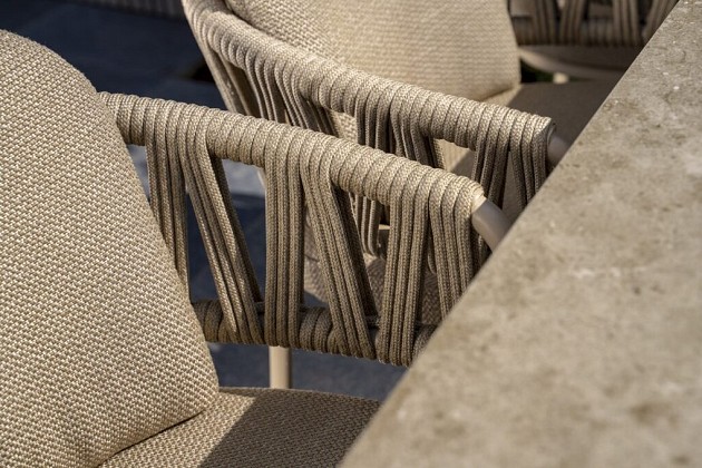 Taste by 4 Seasons Outdoor Calma dining set met Prado eettafel rond Ø 130cm Latte