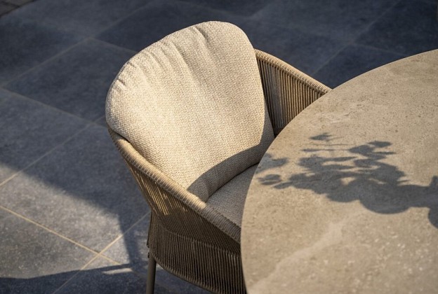 Taste by 4 Seasons Outdoor Florence dining set met Sarah eettafel rond Ø 120cm Latte