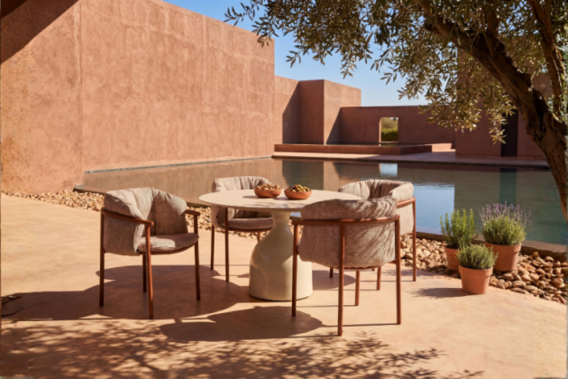 4 Seasons Outdoor Coral dining set spicy